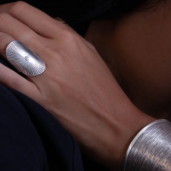 Size adjustable silver statement ring - Picture 2 of 7